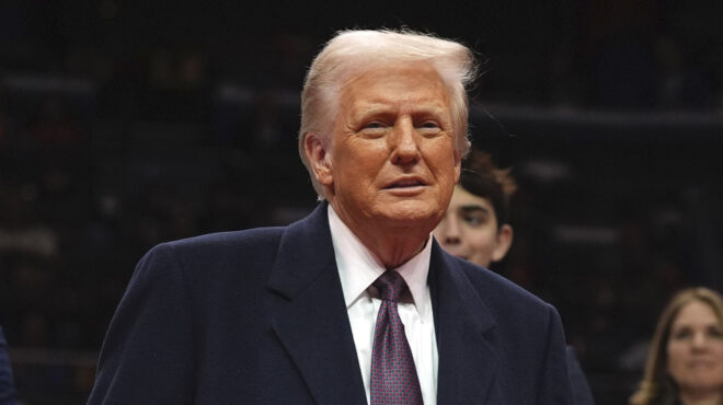 εντός-και-εκτός-ο-ντόναλντ-τραμπ-και-ο-563429374