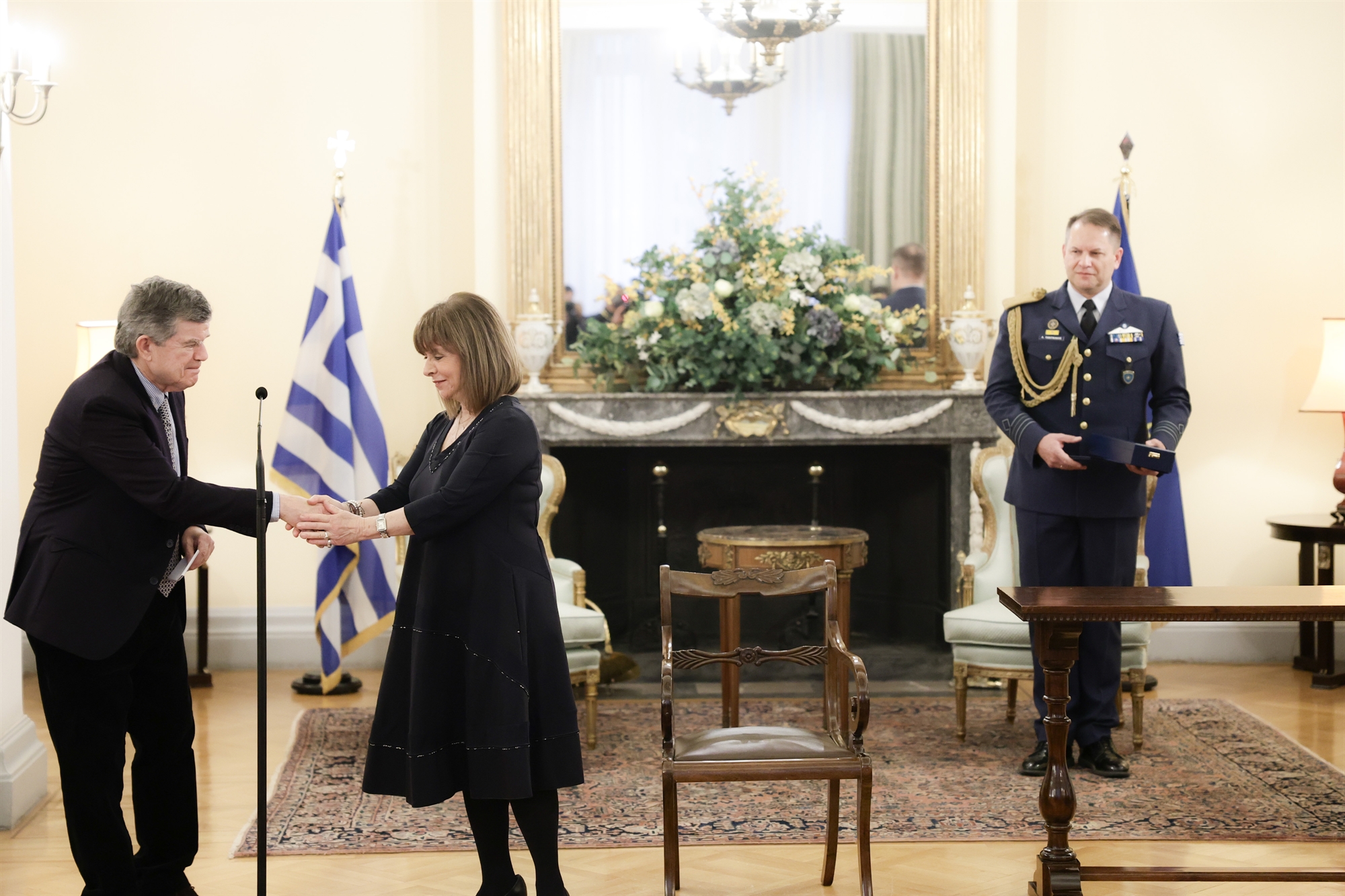 Η Πρόεδρος της Δημοκρατίας παρασημοφόρησε τον ευεργέτη Αθανάσιο Μαρτίνο-3