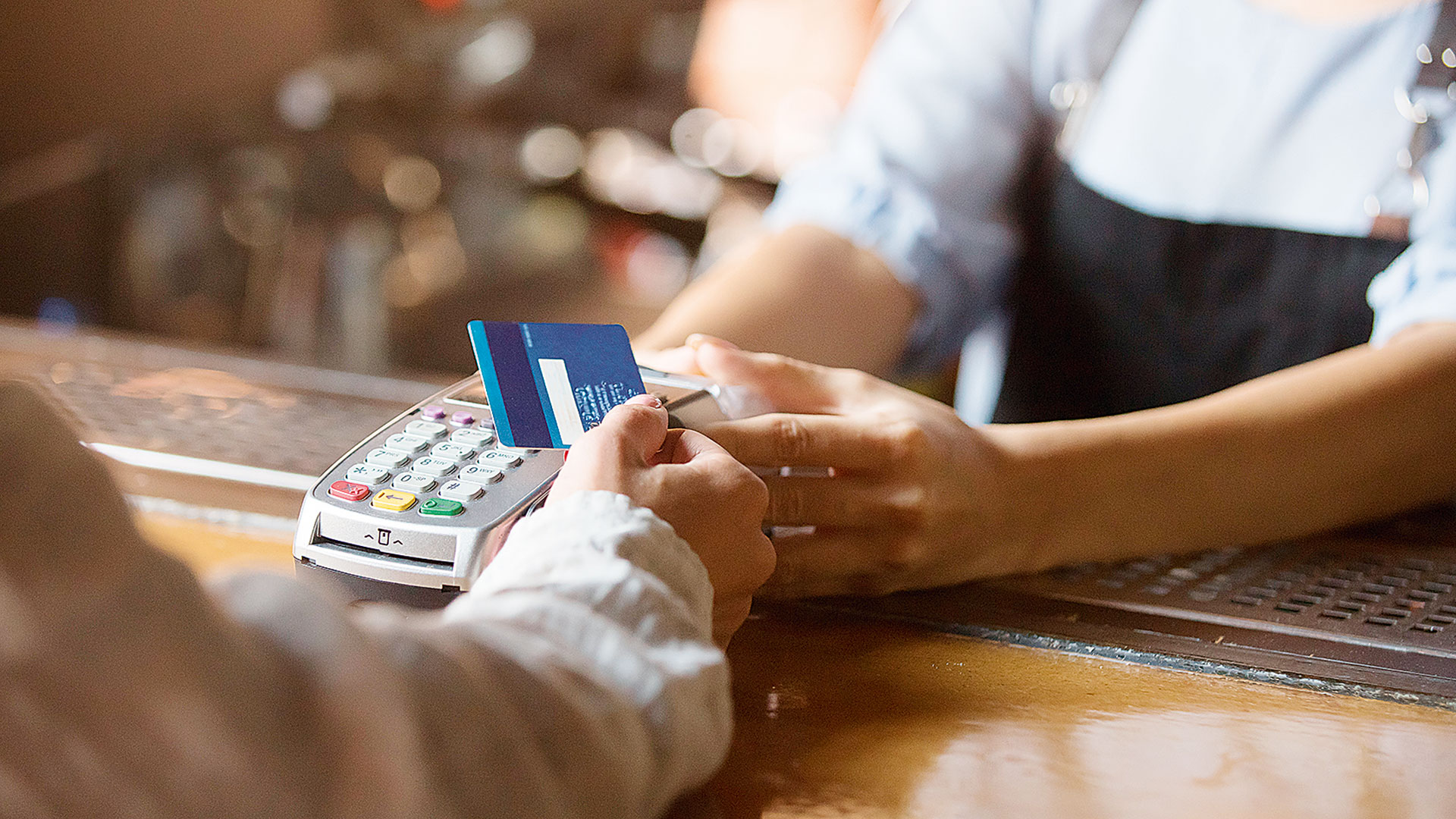 205 καταγγελίες την ημέρα για φοροδιαφυγή και αποδείξεις-1