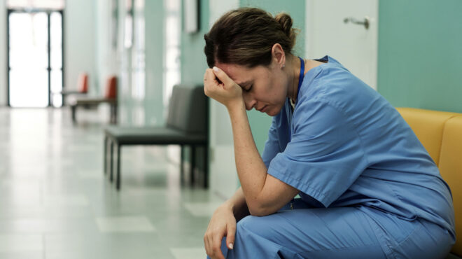 επτά-στους-δέκα-γιατρούς-υποφέρουν-απ-563399335