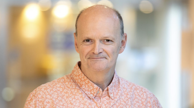 δρ-λουκ-τζούλια-στην-κ-o-στιβ-τζομπς-τ-563437612