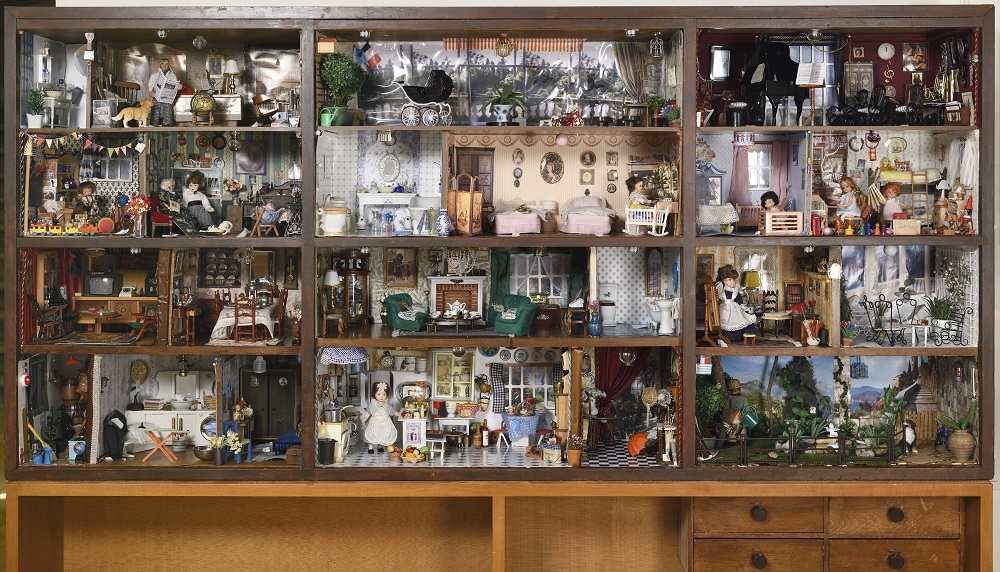 Ελλη Σολομωνίδου-Μπαλάνου. Το Κουκλόσπιτο De Gaulle, ένα θαύμα χειροτεχνίας-1