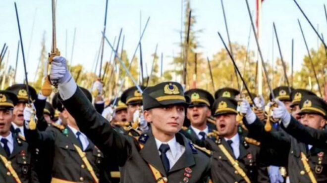 τουρκία-αποβλήθηκαν-αξιωματικοί-που-563447308
