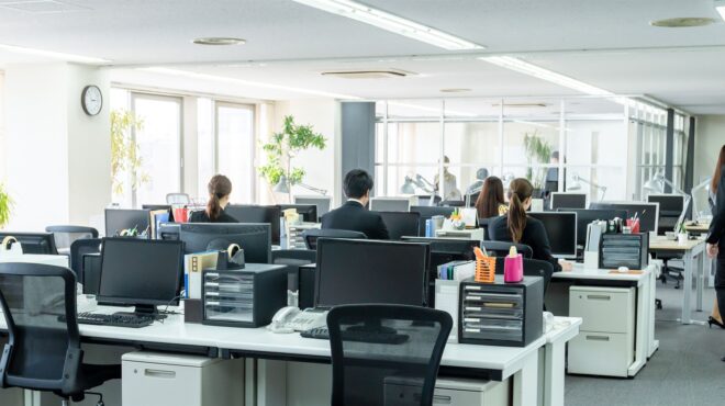 οι-νέοι-αμερικανοί-κλέβουν-εργασια-563427859