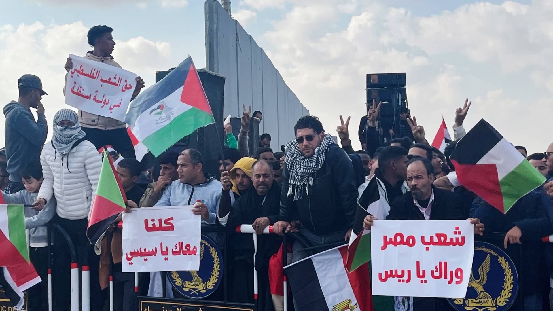 Γάζα: Αιγύπτιοι διαδηλώνουν ενάντια στο σχέδιο Τραμπ για εκτοπισμό Παλαιστινίων στη χώρα τους-1