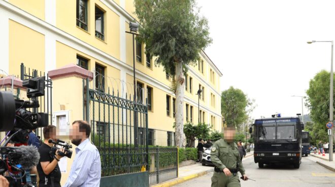 στη-φυλακή-ο-52χρονος-καθηγητής-παραδ-563410768