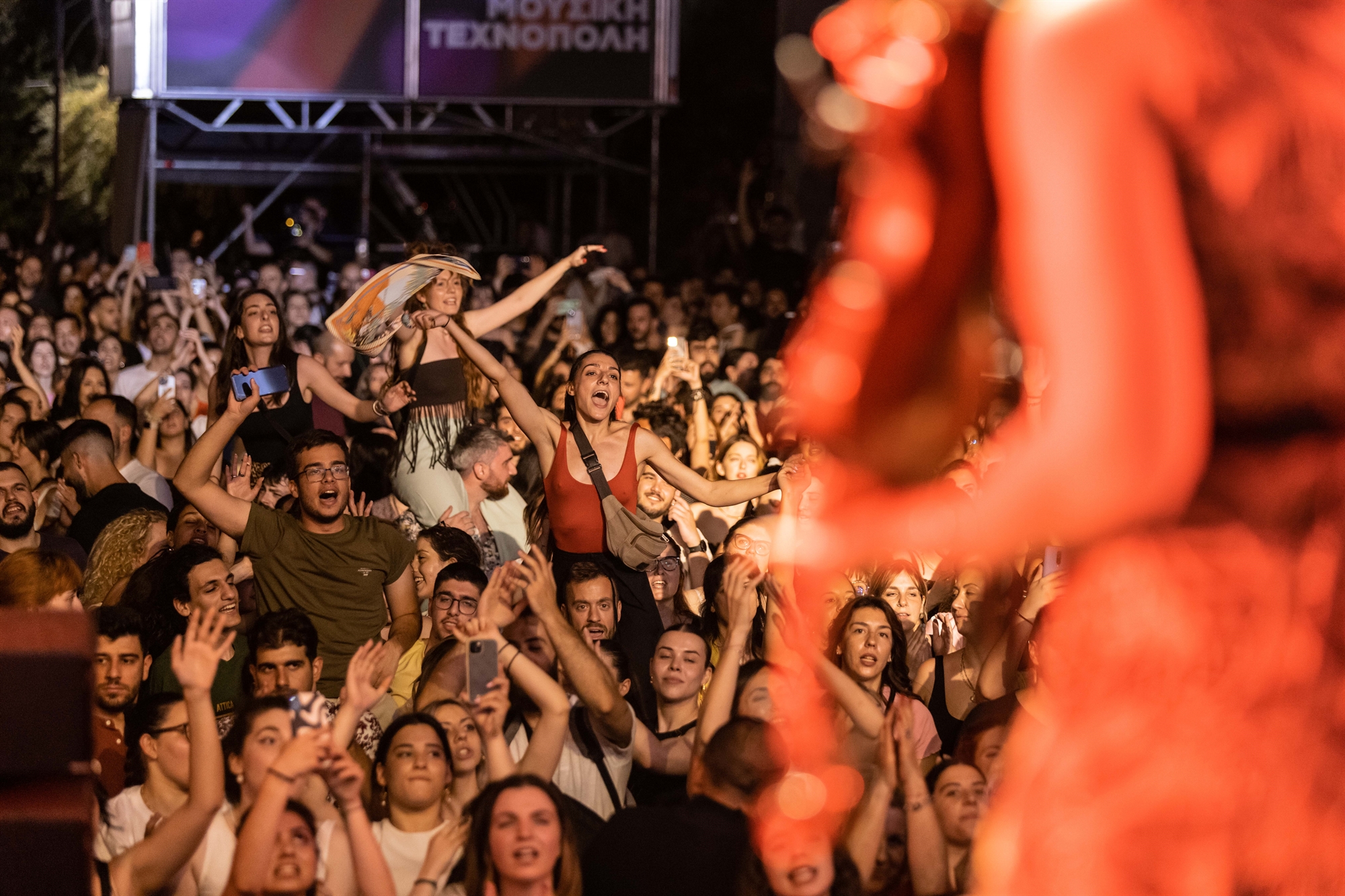 Οι νέοι αγαπούν ξανά την παραδοσιακή μουσική – Ηπειρώτικοι χοροί στην καρδιά της Αθήνας-3