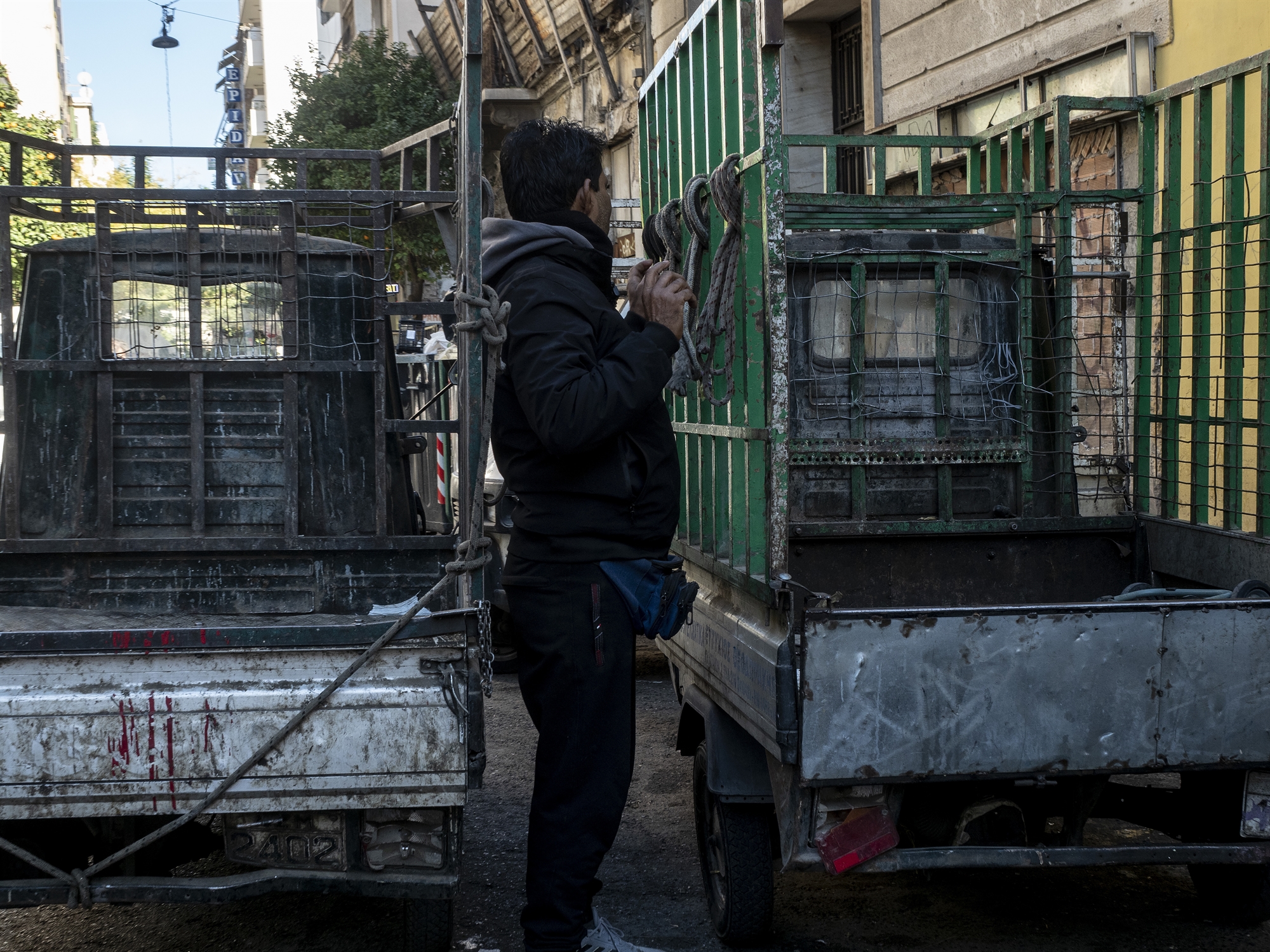 Οι «δύτες» των κάδων δικτυώνονται-4