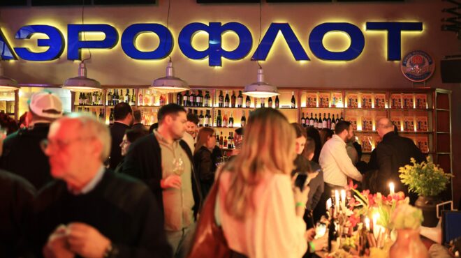 μια-γιορτή-με-πολλή-αγάπη-και-εκτίμηση-563435293