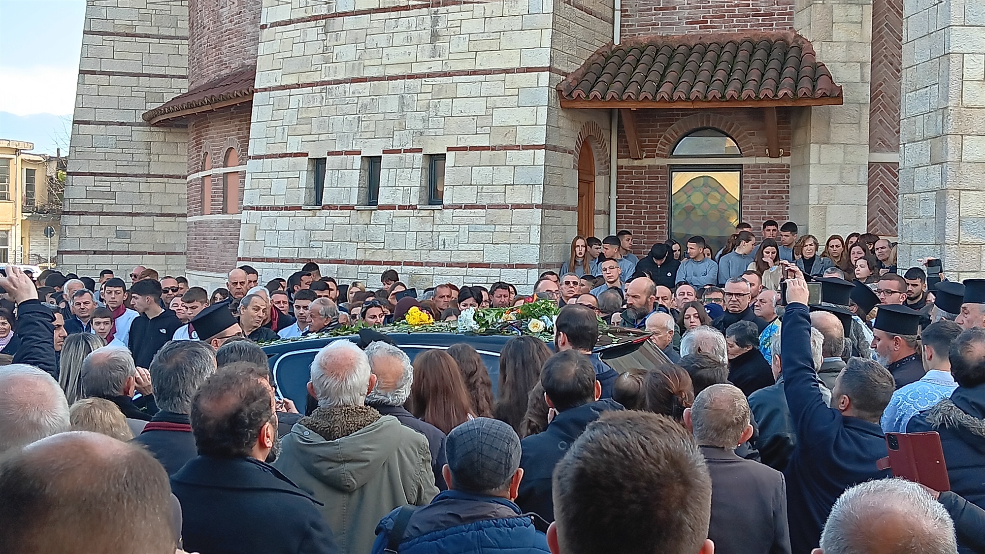 Ο παπα-Χρήστος και ο Αρχιεπίσκοπος Αναστάσιος-1