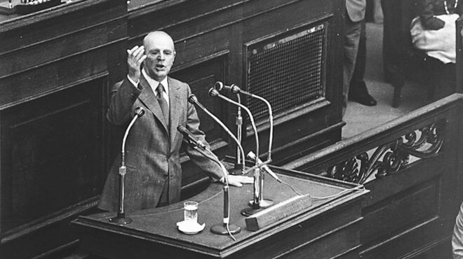 πενήντα-χρόνια-εκλογής-προέδρων-με-συ-563419768