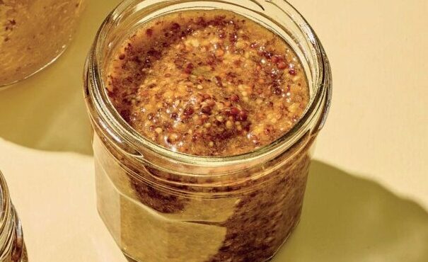 mustard-gold-και-σάλτσα-bbq-μαζί-563419669