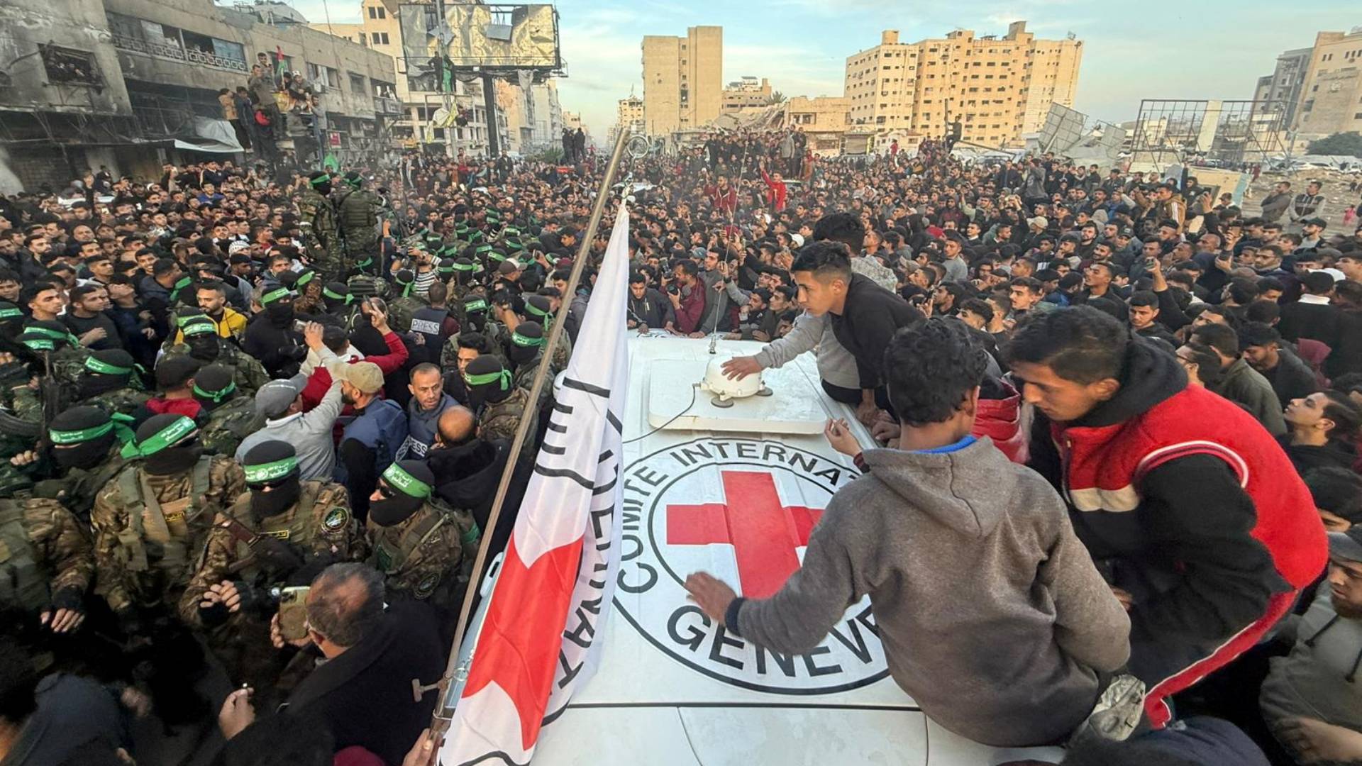 Γάζα: Στο Ισραήλ οι τρεις όμηροι που απελευθέρωσε η Χαμάς-1