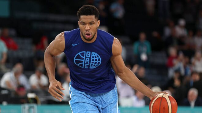 αντετοκούνμπο-προβάδισμα-με-διαφορά-563399767