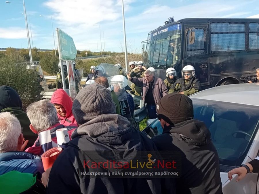 Καρδίτσα: Ενταση μεταξύ αγροτών και ΜΑΤ στον E-65-1