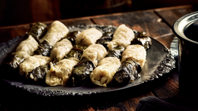 λαχανοντολμάδες-γεμιστοί-με-πατάτα-π-563418268