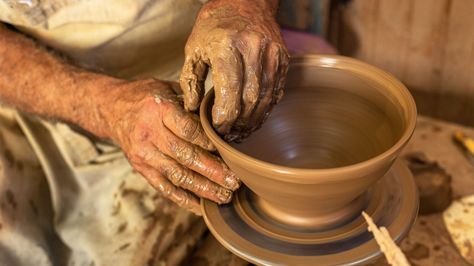 Κεραμικά Νίκου & Γιάννη Λεμπέση: μια οικογένεια από τη Σίφνο εξελίσσει μια τέχνη αιώνων-1