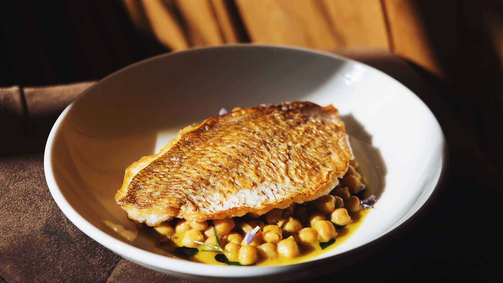 Ο ηθοποιός και μάγειρας Γιάννης Βουλγαράκης μάς μιλάει για το νέο του πρότζεκτ στην Αθήνα-1