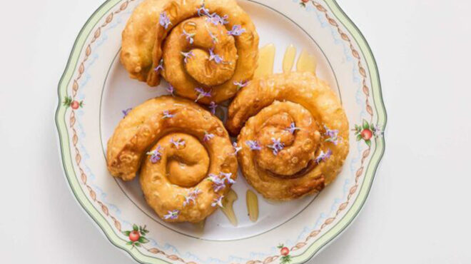 κουλούρες-στο-τηγάνι-με-φέτα-και-μυρωδ-563443345