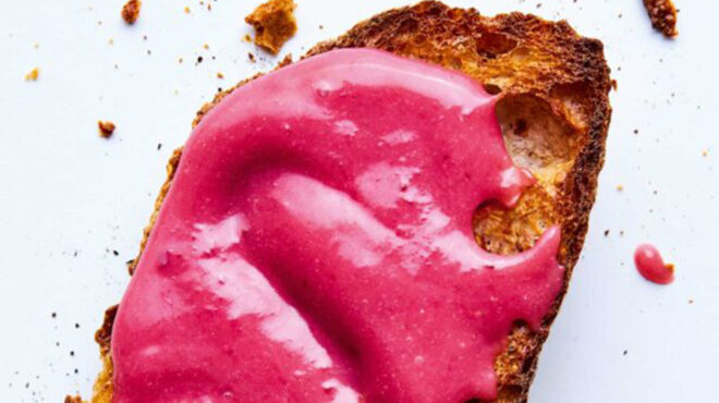 κρέμα-curd-με-κόκκινα-φρούτα-του-δάσους-563407954