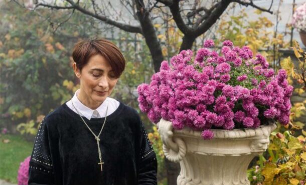 λαχανοσαλάτα-με-σέλινο-καρότο-και-πιπ-563400505