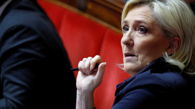 λεπέν-η-γαλλία-να-ακολουθήσει-το-παράδ-563443735