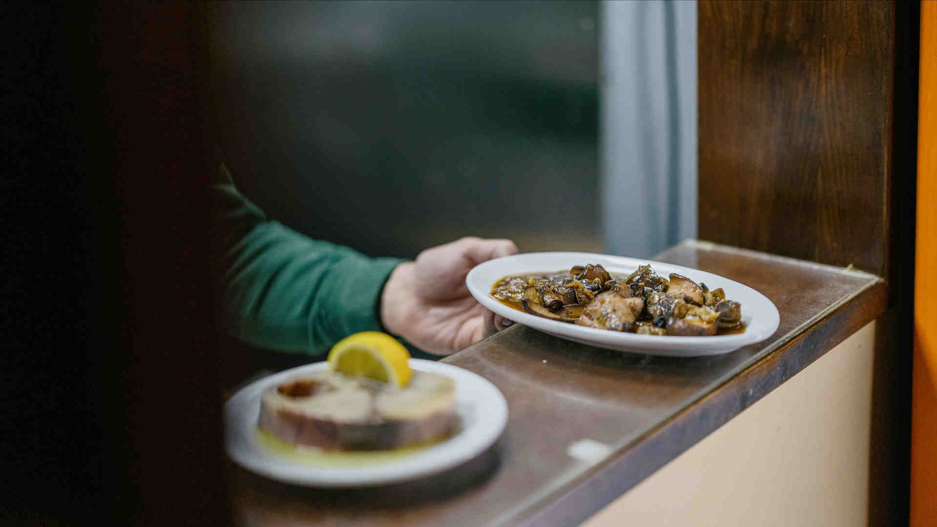 6 εστιατόρια στην Αθήνα που μαγειρεύουν με λίγα, καλά και νόστιμα υλικά-1