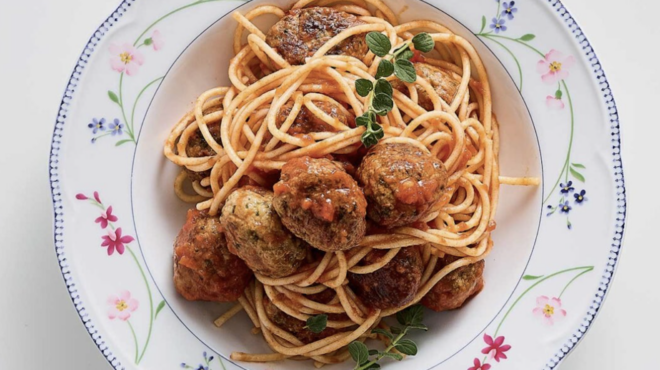 μακαρονάδα-με-κεφτεδάκια-κοτόπουλου-563406517