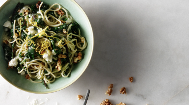 μακαρονάδα-σκορδάτη-με-σέσκουλα-και-τ-563418256