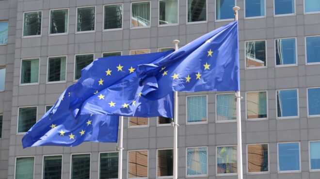 στην-αθήνα-ο-νέος-επίτροπος-μετανάστε-563408524