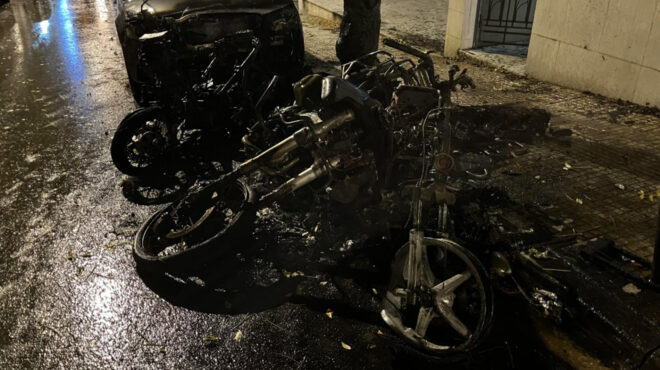 κολωνάκι-στις-φλόγες-τρεις-μηχανές-κα-563414074