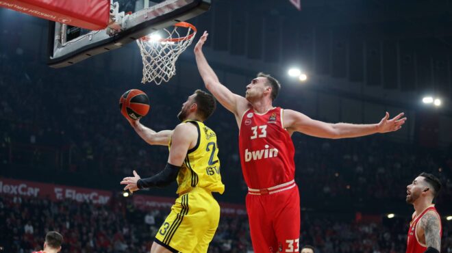 μόνος-στην-κορυφή-παρά-την-ήττα-από-τη-563435203