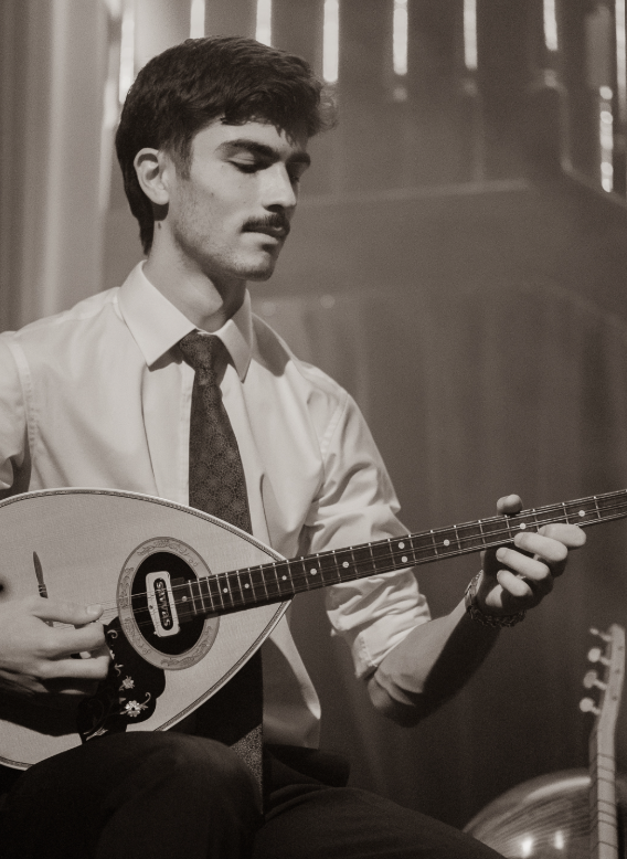 Τι κάνει ο Τσιτσάνης στη Μελβούρνη;-1