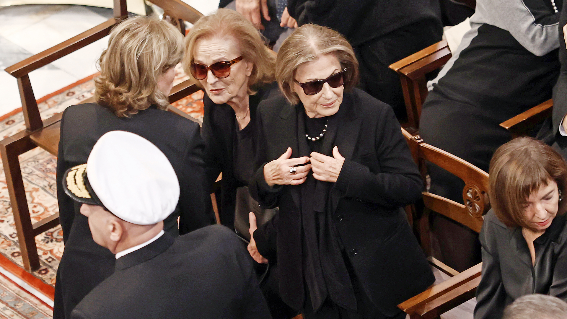 Εγκώμια και μουρμούρα στη Ν.Δ.-1