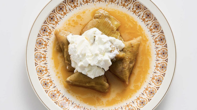 πρασοντολμάδες-τρίγωνοι-με-κιμά-από-τ-563443876