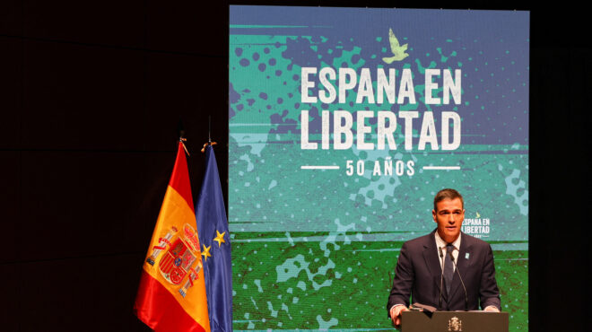 στιβ-μπάνον-με-τα-χρήματα-του-μασκ-θα-563406466