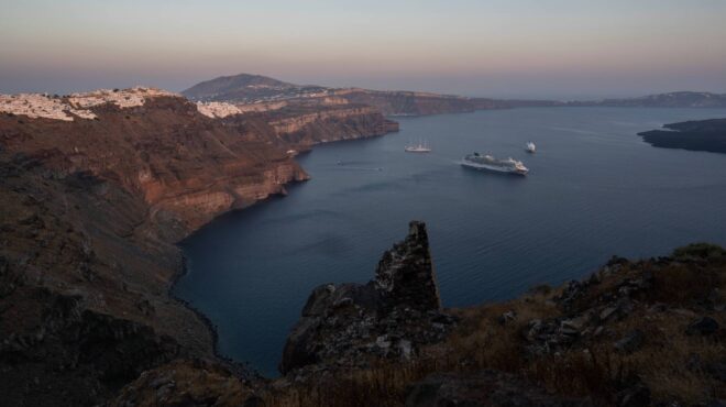 η-σαντορίνη-να-μη-φοβάται-το-ηφαίστειο-563442535