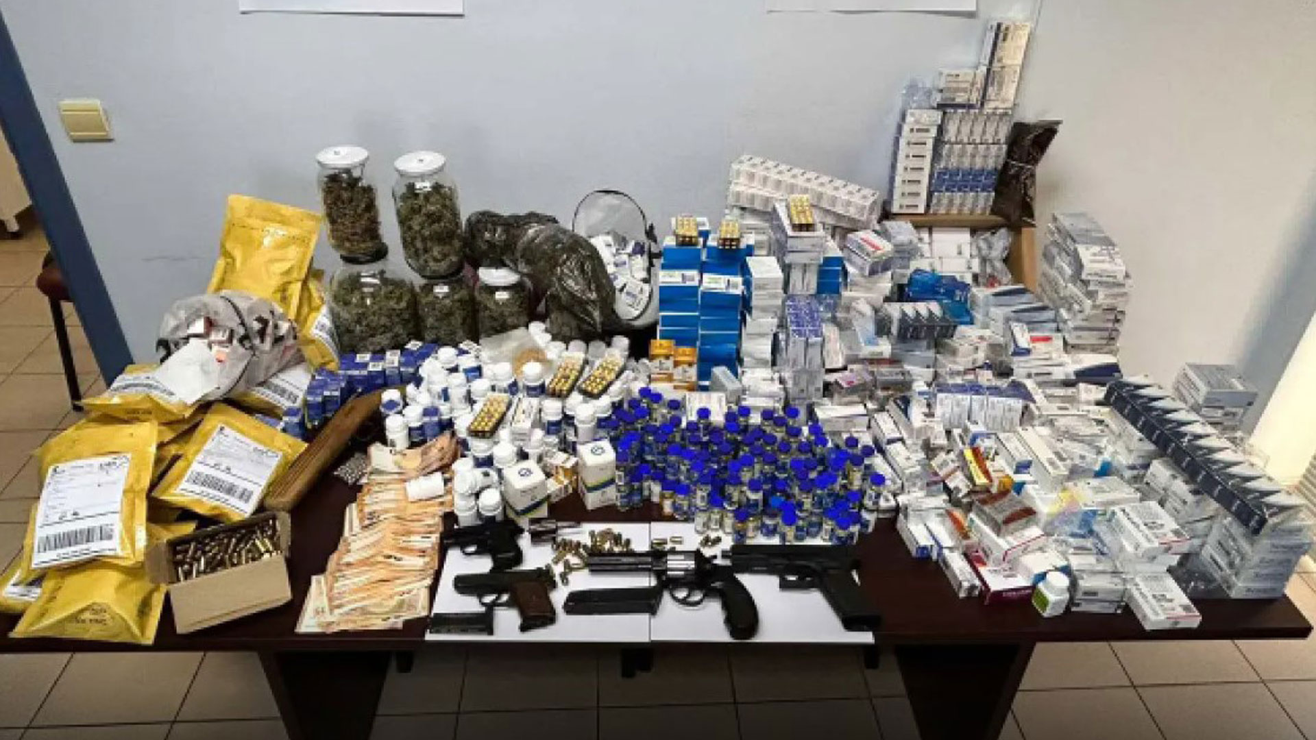 ΕΛ.ΑΣ.: Δεκάδες συλλήψεις για ουσίες ντόπινγκ – Δίκτυο με ράβδους χρυσού και όπλα-2