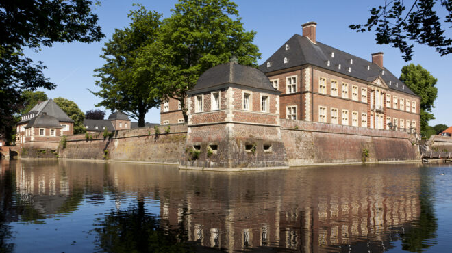 aχαους-μία-πόλη-γεμάτη-qr-codes-563432467