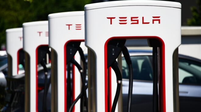 tesla-μήνυση-κατά-της-ε-ε-για-τους-δασμούς-σ-563438365