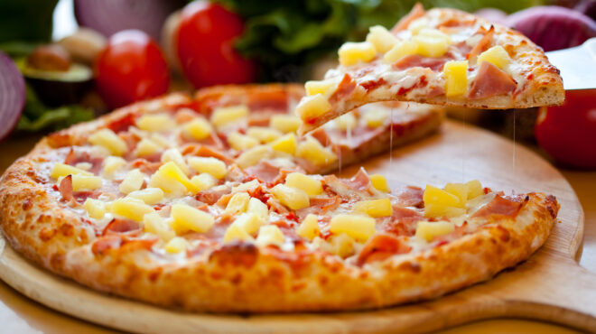 βρετανία-πιτσαρία-χρεώνει-100-λίρες-τη-χ-563416354