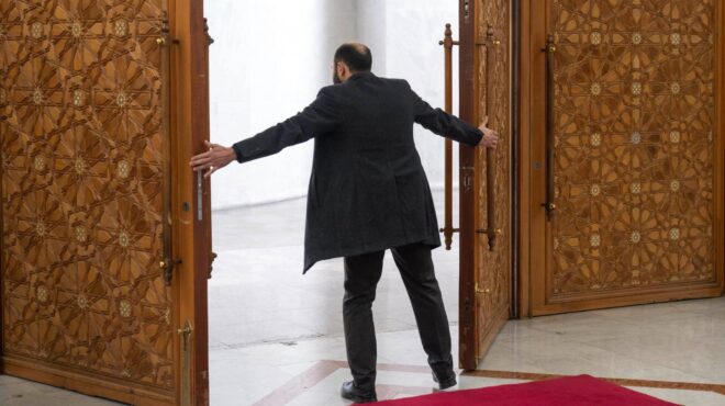 συρία-υπουργοί-επισκέπτονται-τη-σ-αρα-563399701