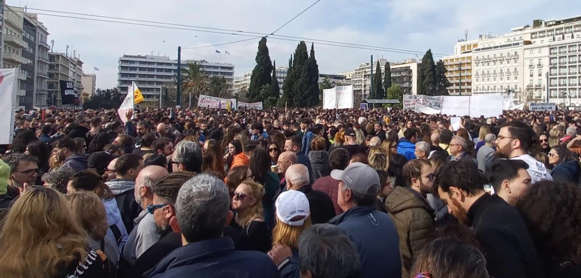 Χιλιάδες διαδηλωτές στο Σύνταγμα για τα Τέμπη-2