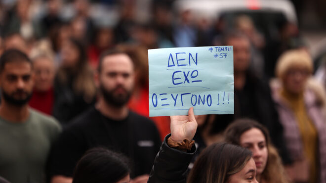 χιλιάδες-διαδηλωτές-στο-σύνταγμα-για-563437210