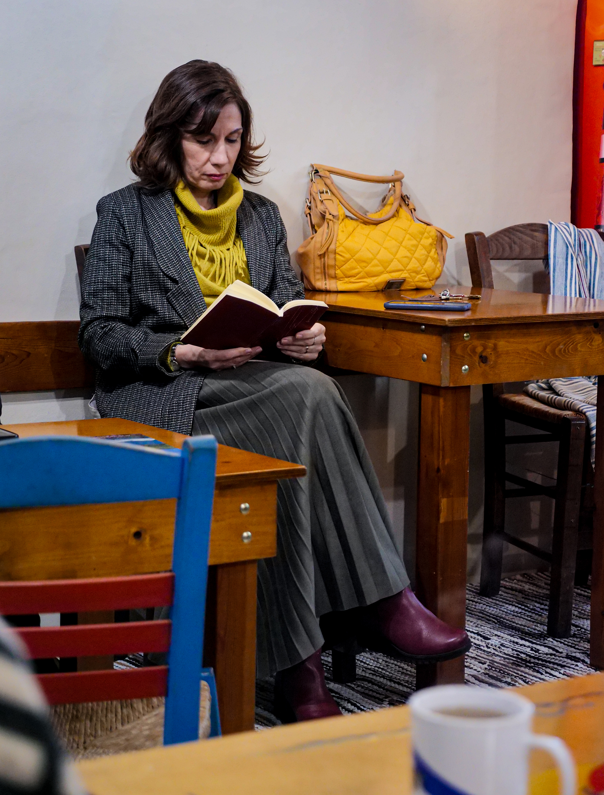 Ενα «σύγχρονο μπουλούκι» στα παραδοσιακά καφενεία του Πειραιά-4