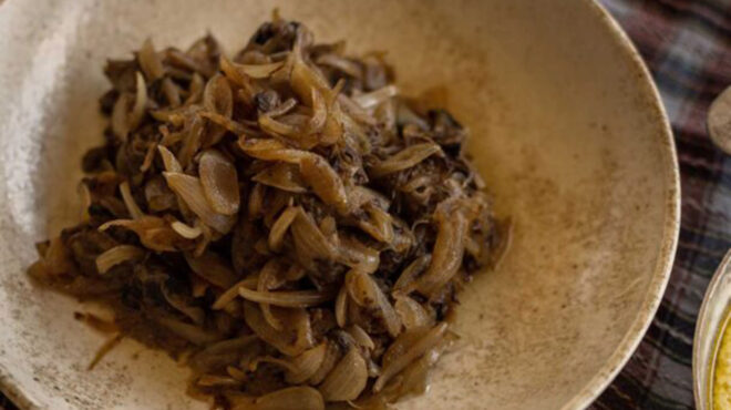 τηγανιά-με-άγρια-μανιτάρια-και-κρεμμύ-563416495