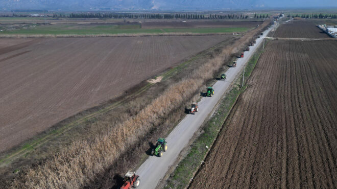 αγρότες-πληθαίνουν-τα-παρατεταγμέν-563437225