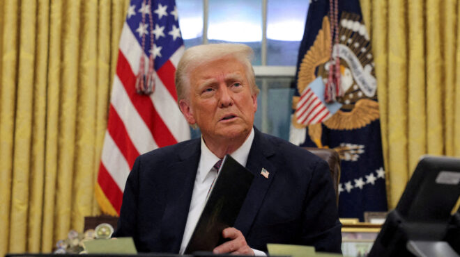 o-τραμπ-άρχισε-το-σκληρό-πόκερ-563432482