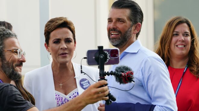 οι-γροιλανδοί-ψηφίζουν-στη-σκιά-του-τρ-563404453