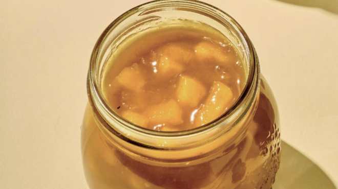 τσάτνεϊ-δαμάσκηνο-με-ξινόμηλα-πικάν-563404705